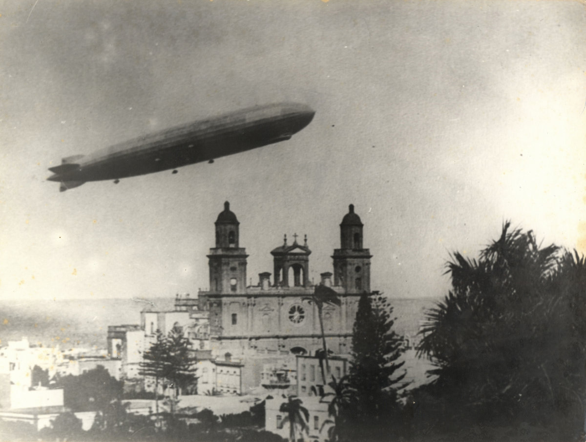 El Zeppeline sobre Santa Ana
